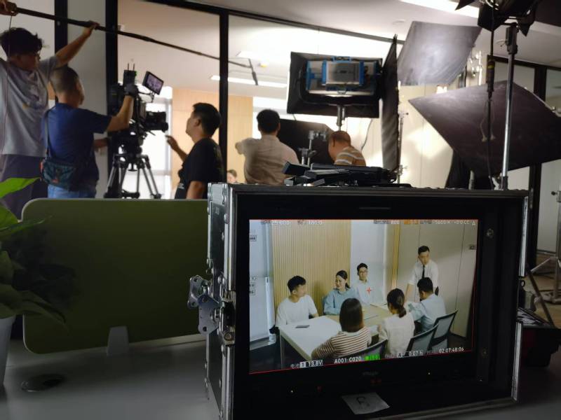 慈利县TVC拍摄公司：科技产品视觉化大师，诠释未来感与功能美学
